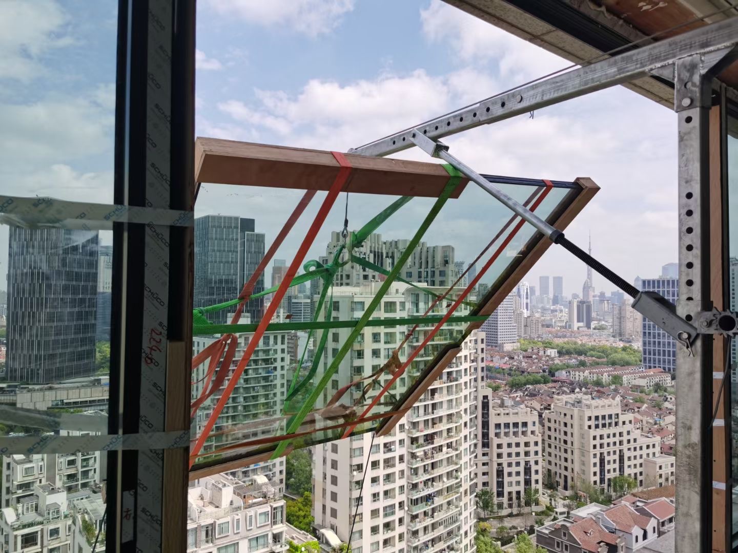 上海高楼层双层中空钢化大玻璃如何搬上楼